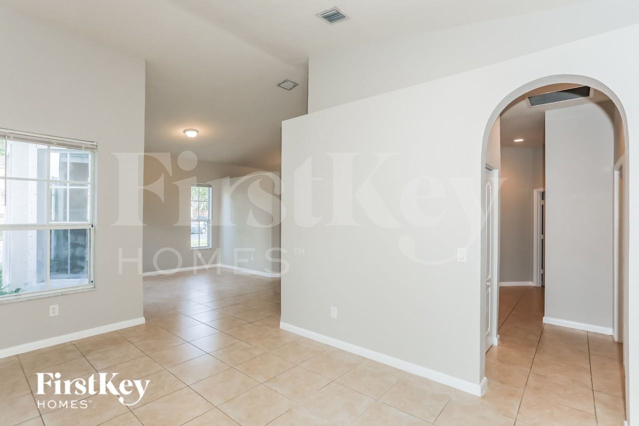 1700 Neplace - Photo 4 of 16