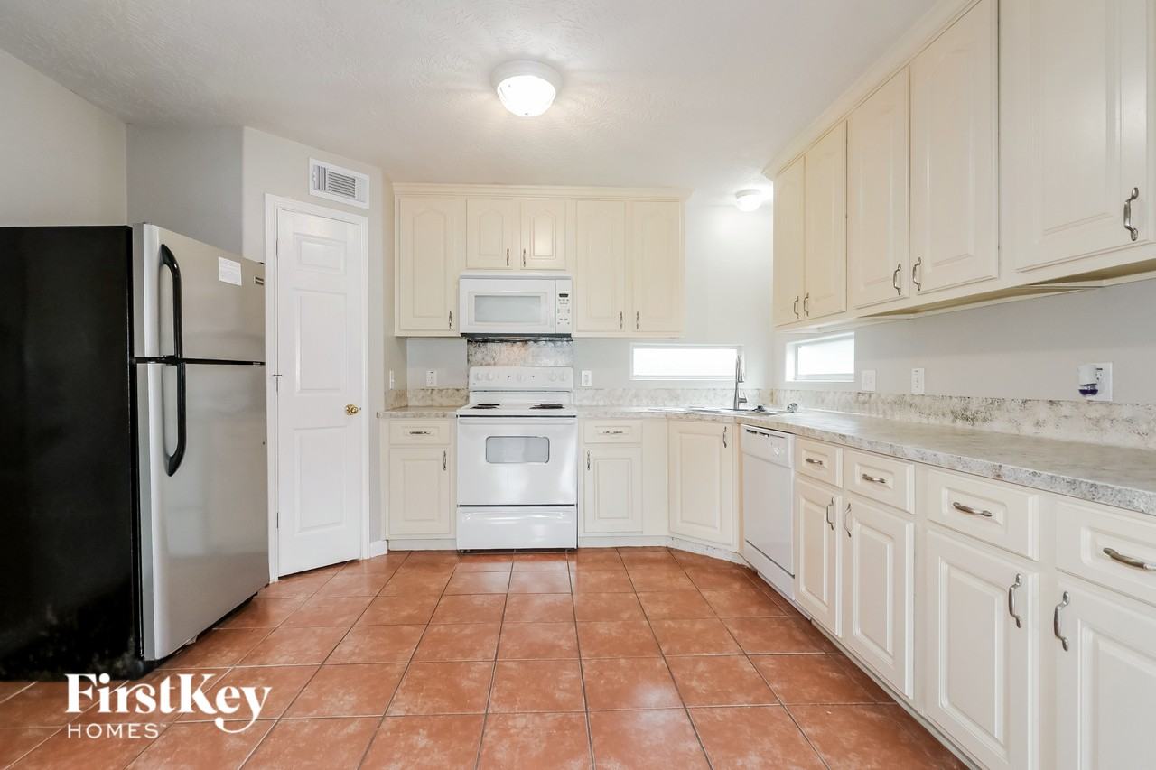 15214 Lance Cir - Photo 5 of 16