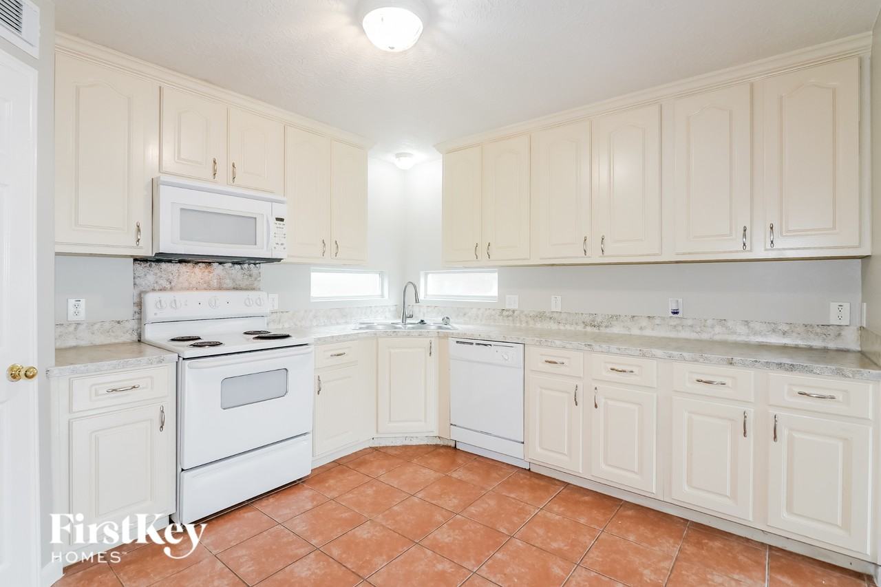 15214 Lance Cir - Photo 6 of 16