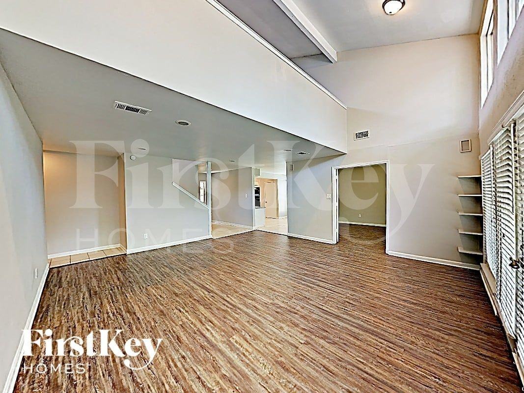 13818 Lynnwood Ln - Photo 2 of 14