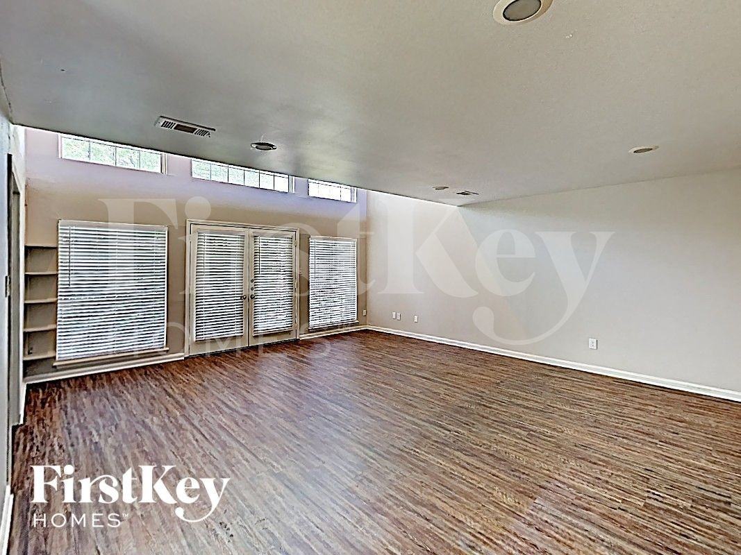 13818 Lynnwood Ln - Photo 3 of 14