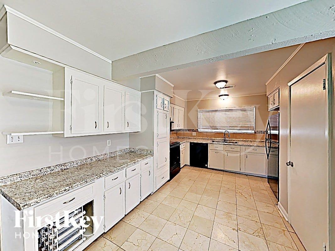 13818 Lynnwood Ln - Photo 4 of 14
