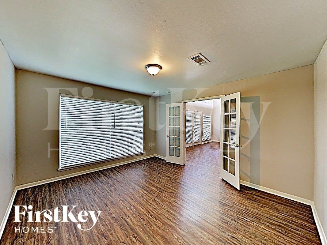 13818 Lynnwood Ln - Photo 5 of 14
