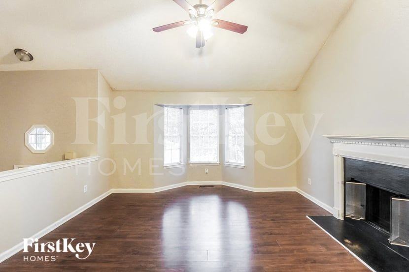 1237 Regal Heights Dr - Photo 5 of 17
