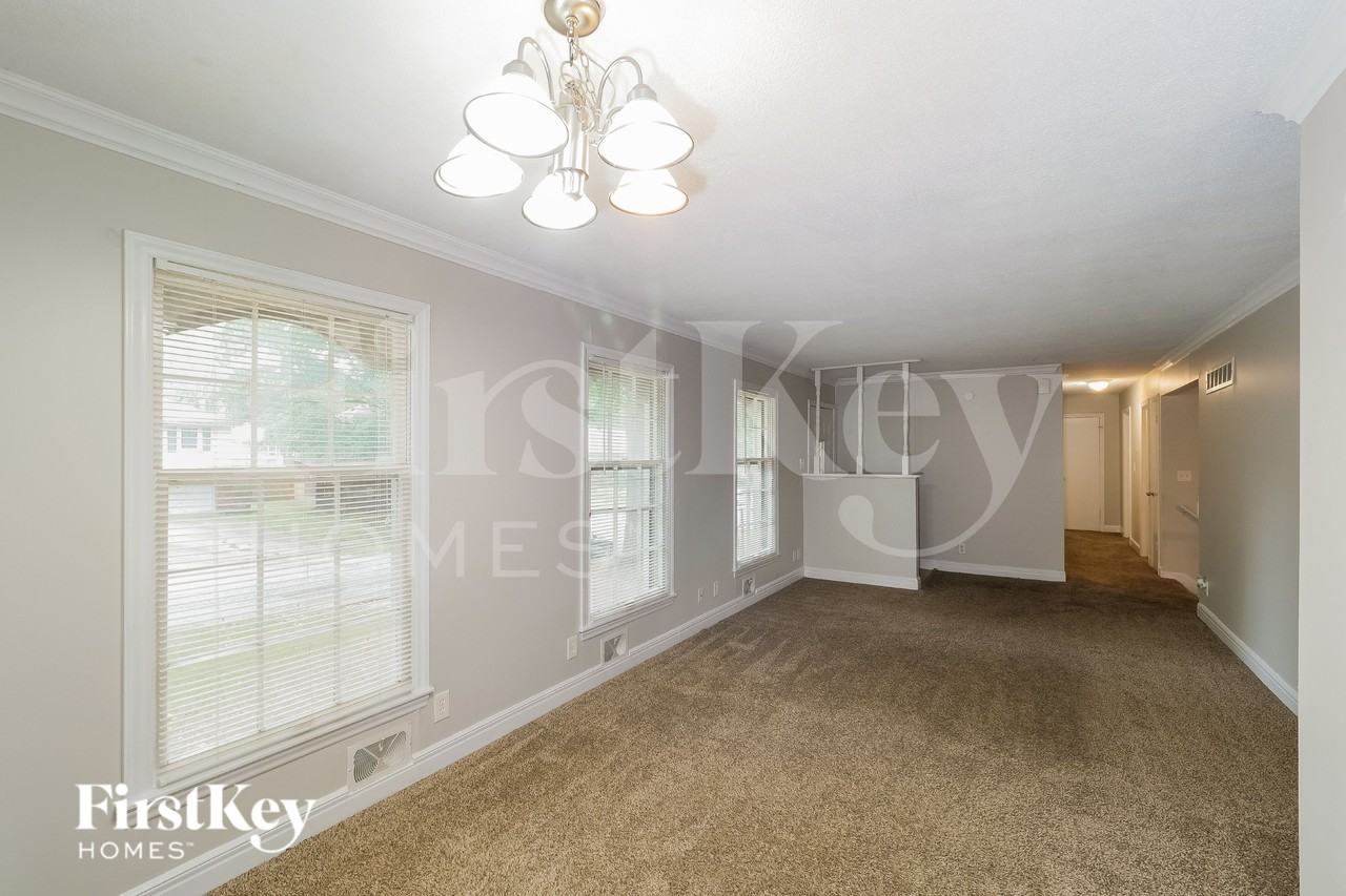 11901 E 56th Ter - Photo 6 of 15