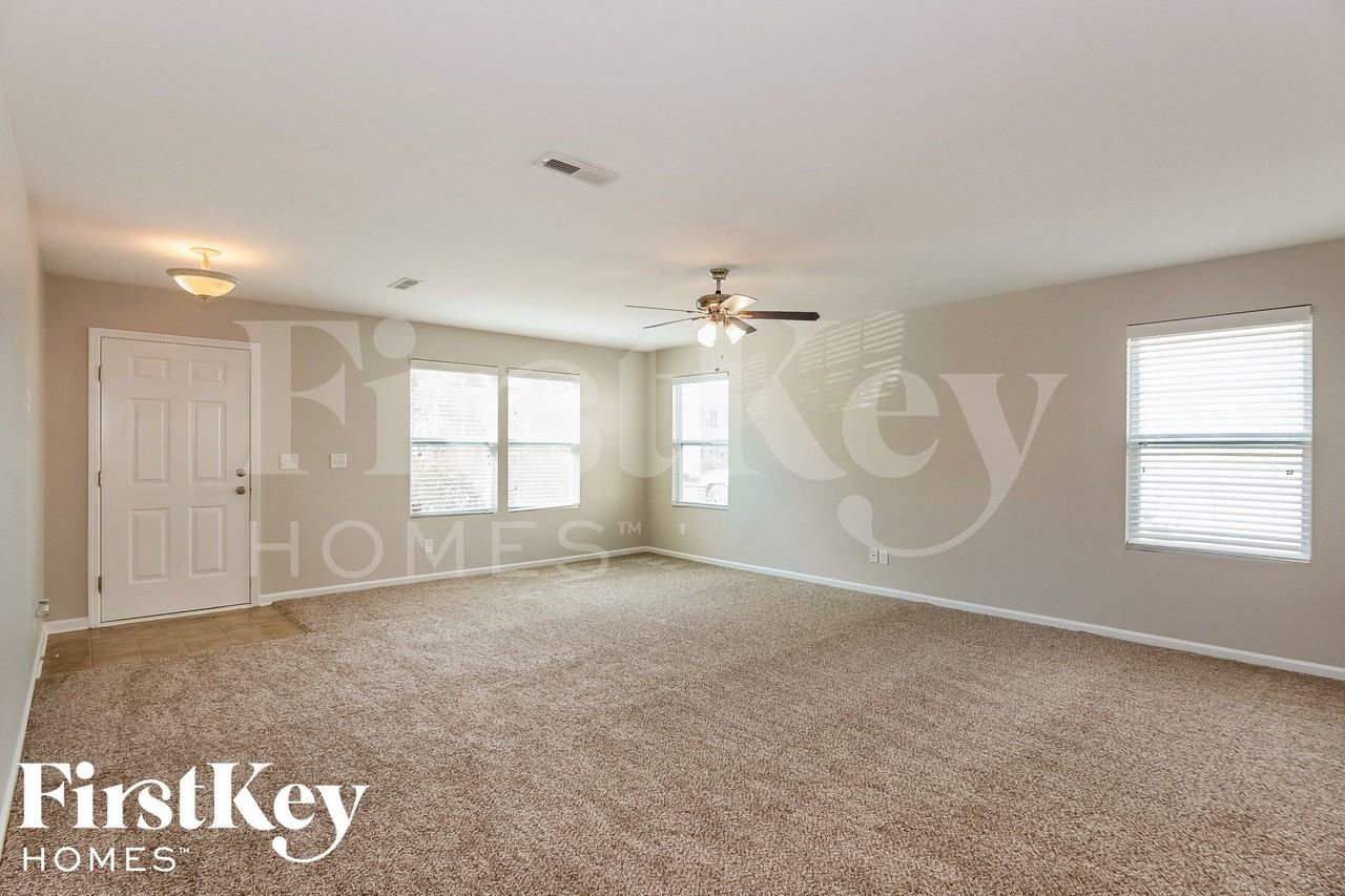 114 Tilton Dr - Photo 2 of 15