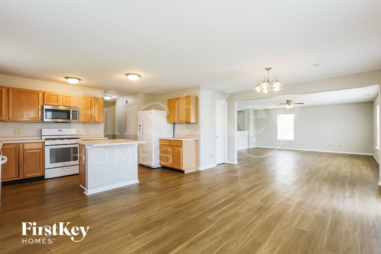 10363 Lee Stewart Ln - Photo 3 of 16