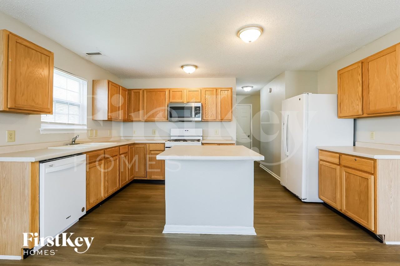 10363 Lee Stewart Ln - Photo 4 of 16