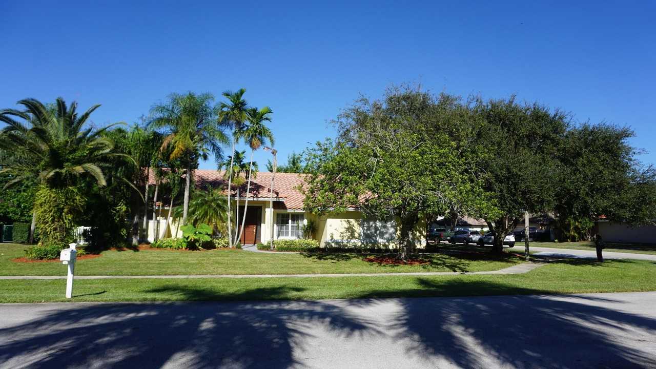 12629 Buckland St - Photo 2 of 31