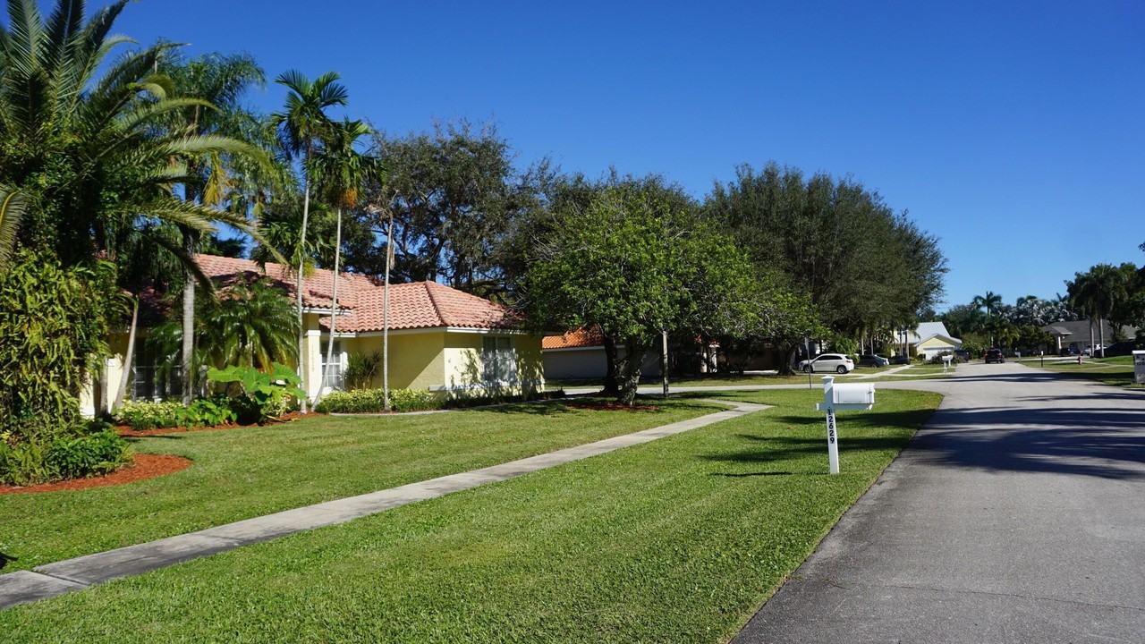 12629 Buckland St - Photo 4 of 31
