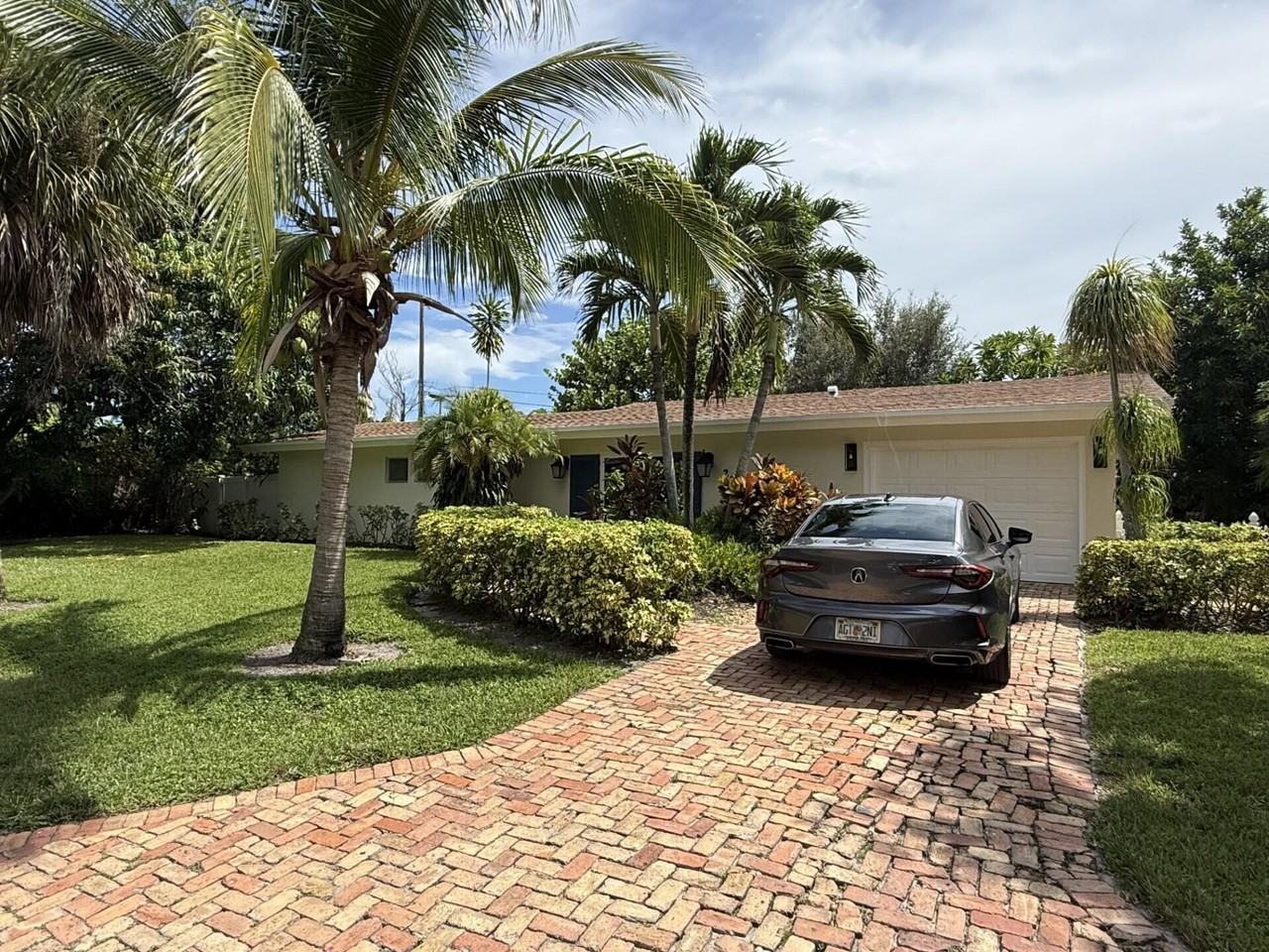 228 Lake Ter