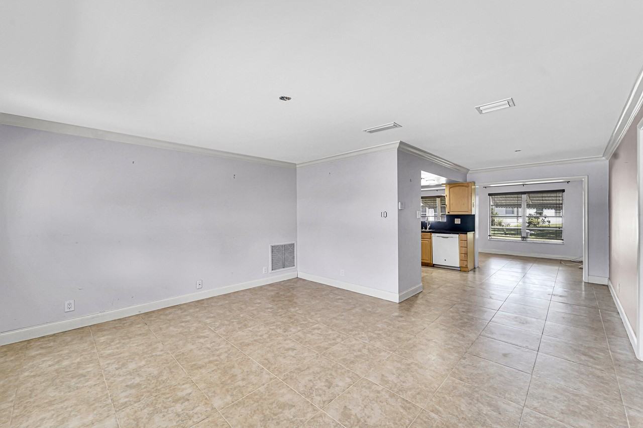 7255 Nw 8th Ct - Photo 5 of 25