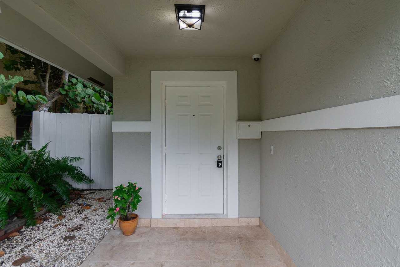 622 Lytle St - Photo 4 of 32