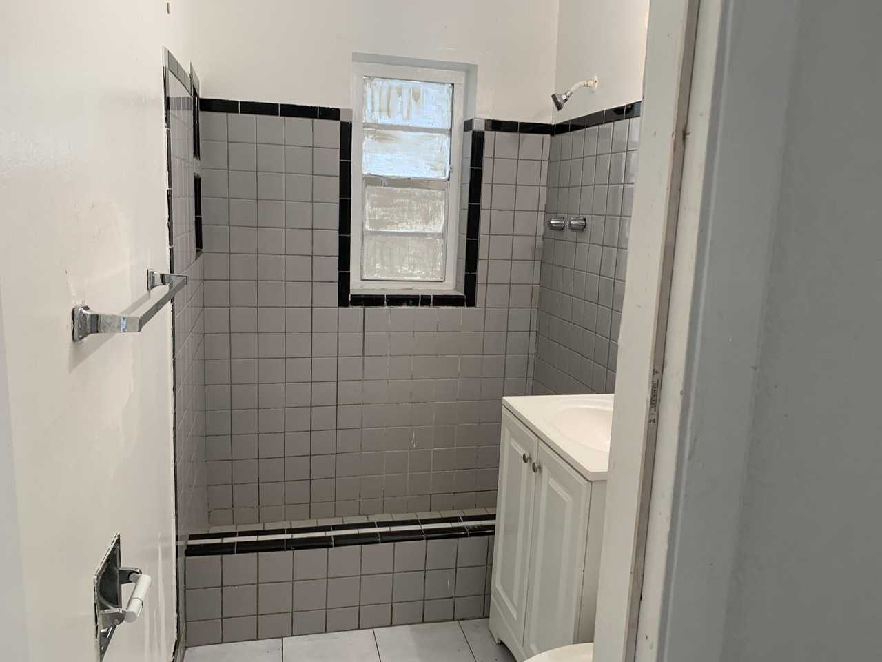 810 S 19th Ave #1-2 - Photo 6 of 7