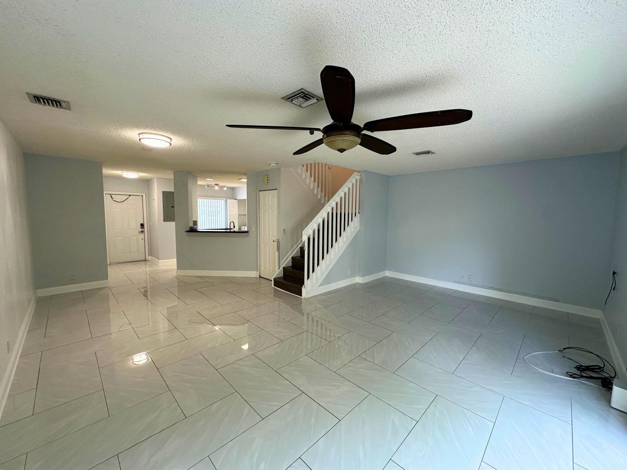 4747 Sw 14th St - Photo 4 of 25