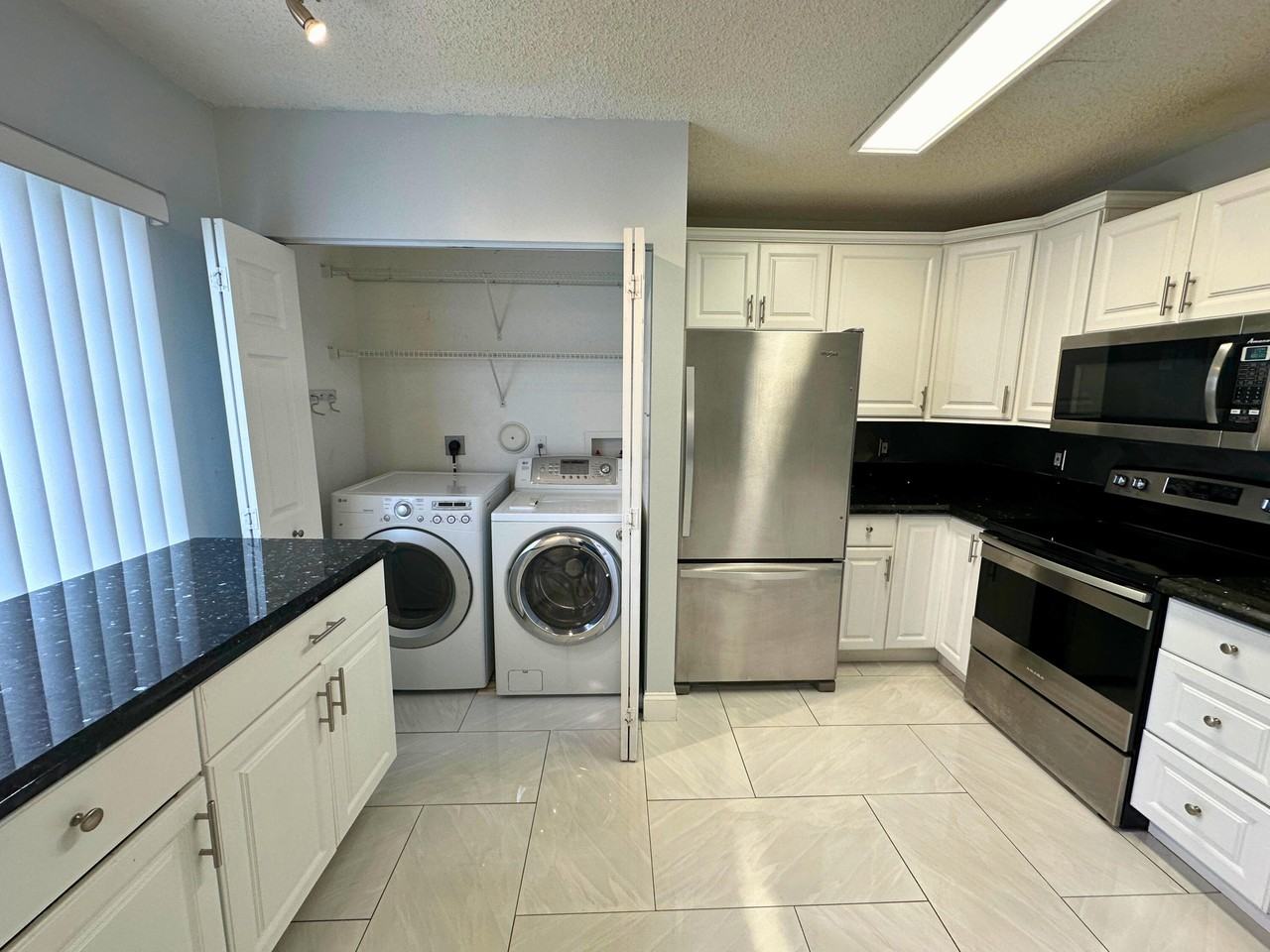 4747 Sw 14th St - Photo 7 of 25