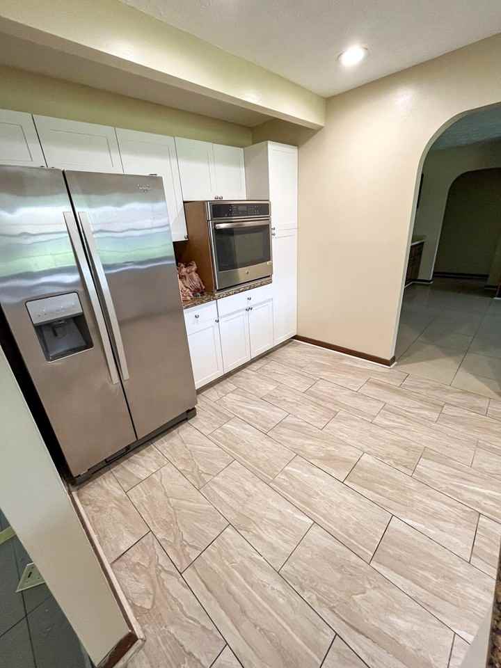 1698 Se Manth Ln - Photo 6 of 9