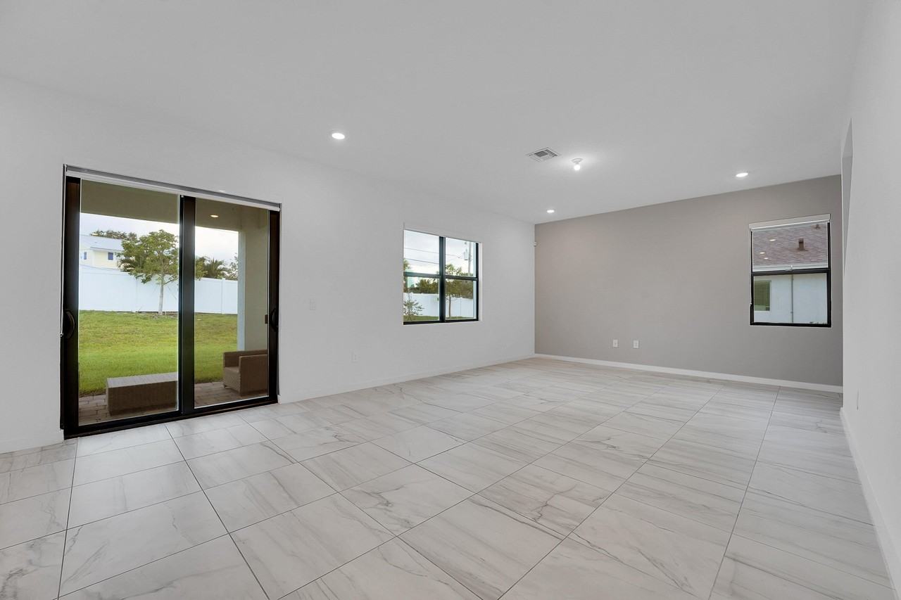 2006 Ne Ocean Dunes Dr - Photo 5 of 50