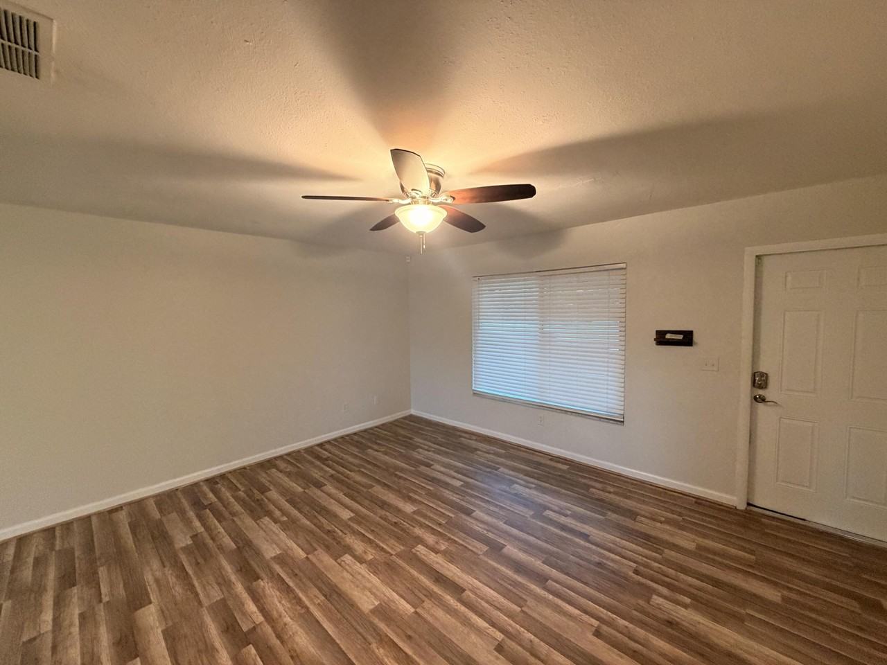 286 Sw Kentwood Rd - Photo 3 of 11