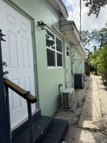 900 Se 12th St #FRONT - Photo 1 of 1