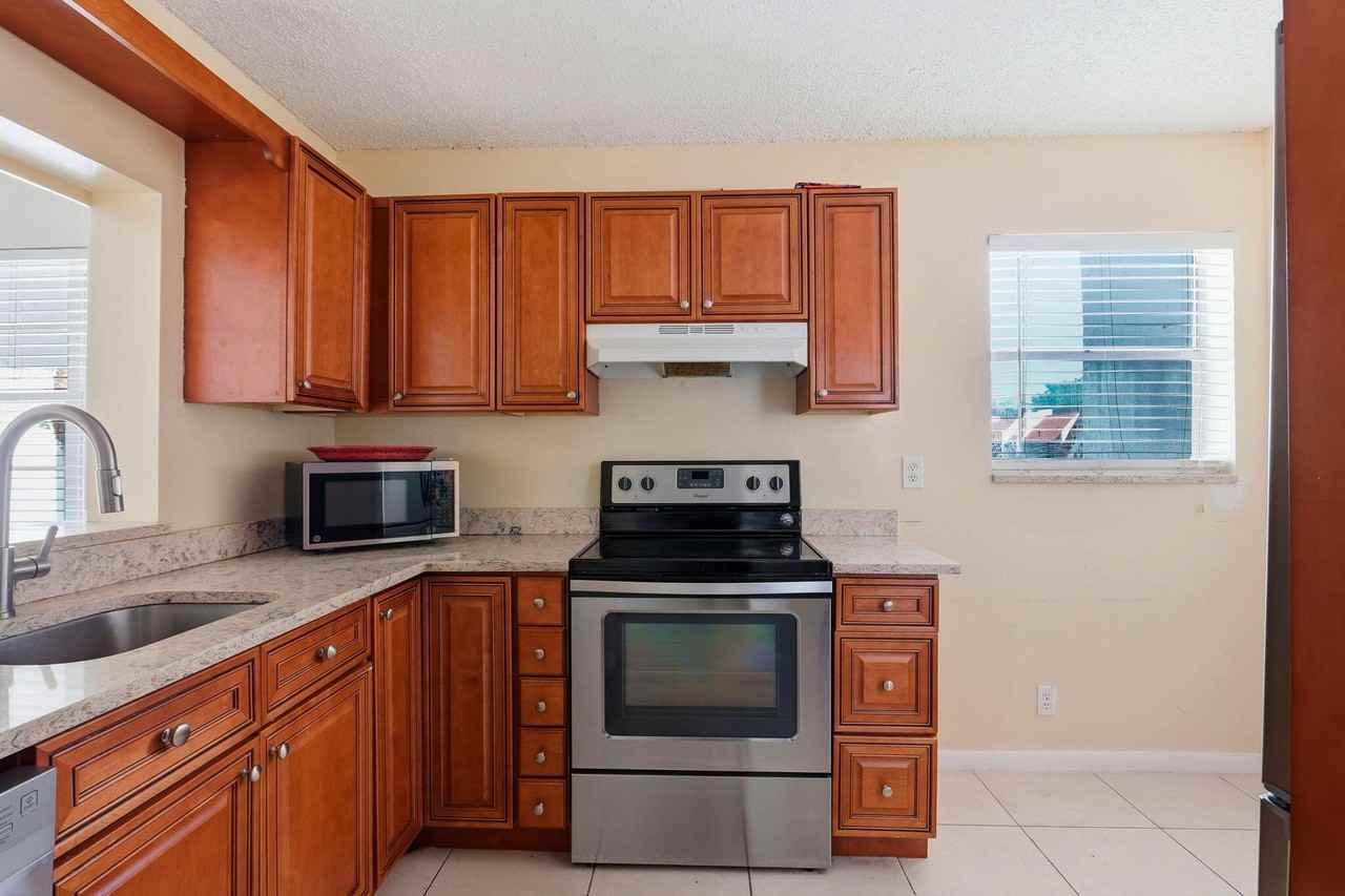2825 Sw 22nd Ave #201 - Photo 3 of 21