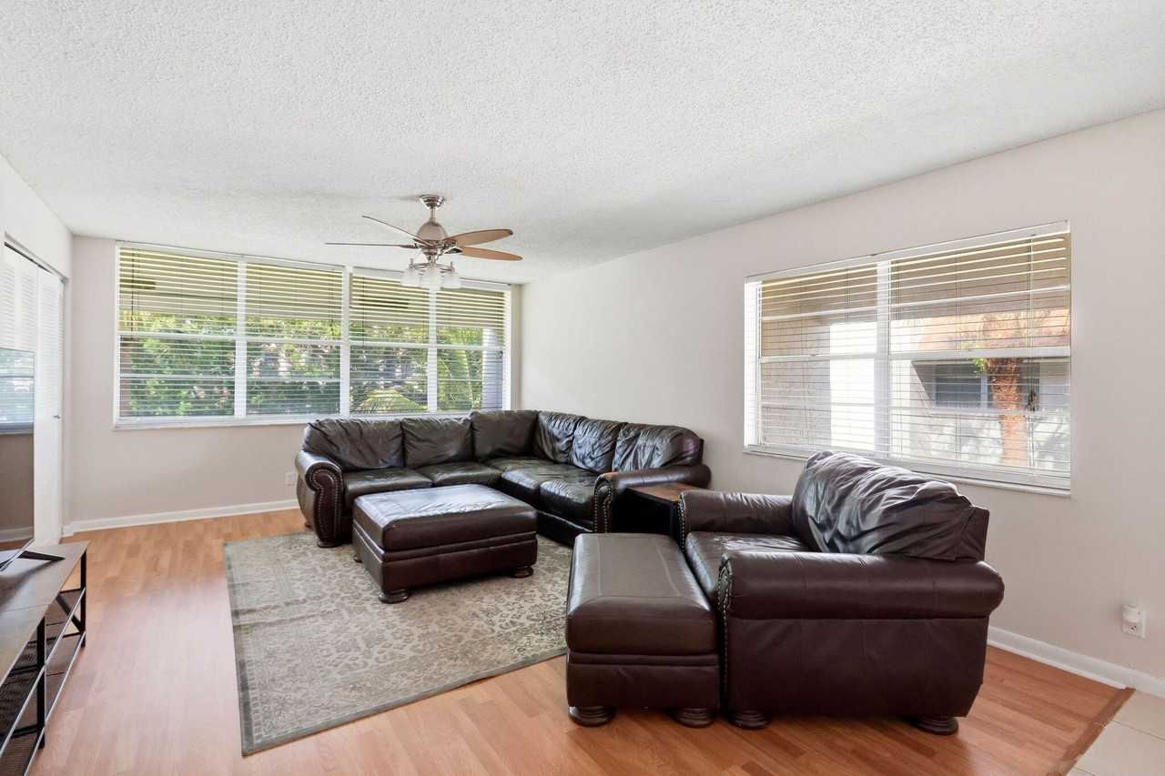 2825 Sw 22nd Ave #201 - Photo 7 of 21
