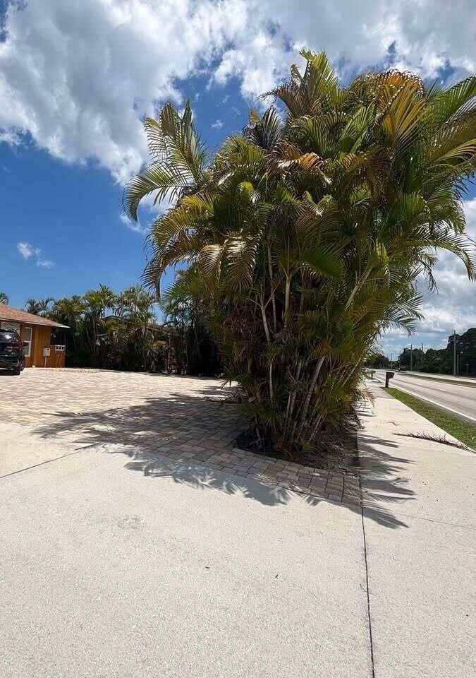 1257 Se Airoso Blvd #C - Photo 4 of 14