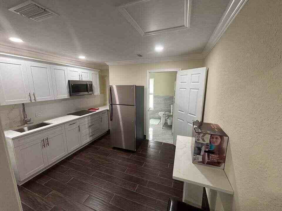 1257 Se Airoso Blvd #C - Photo 7 of 14