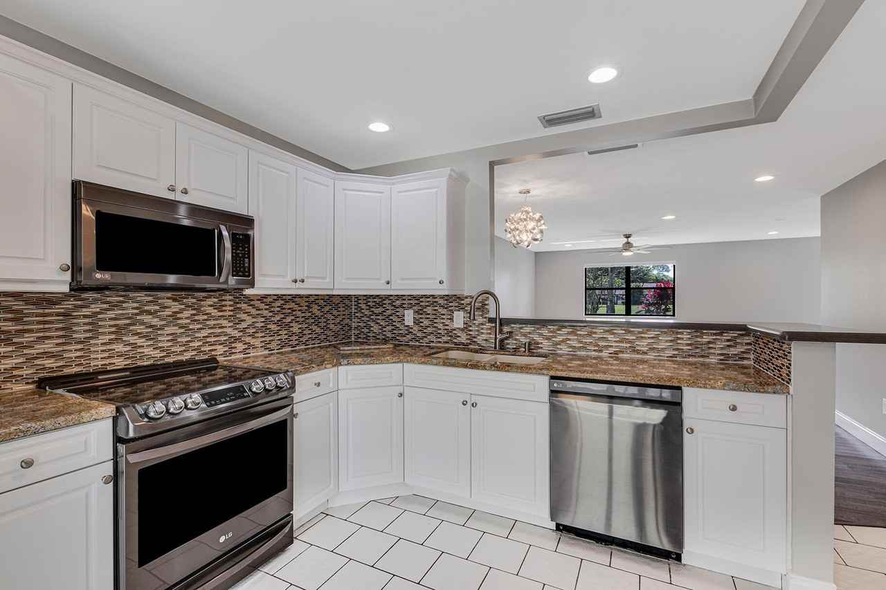 423 Narrowleaf Ct - Photo 4 of 26