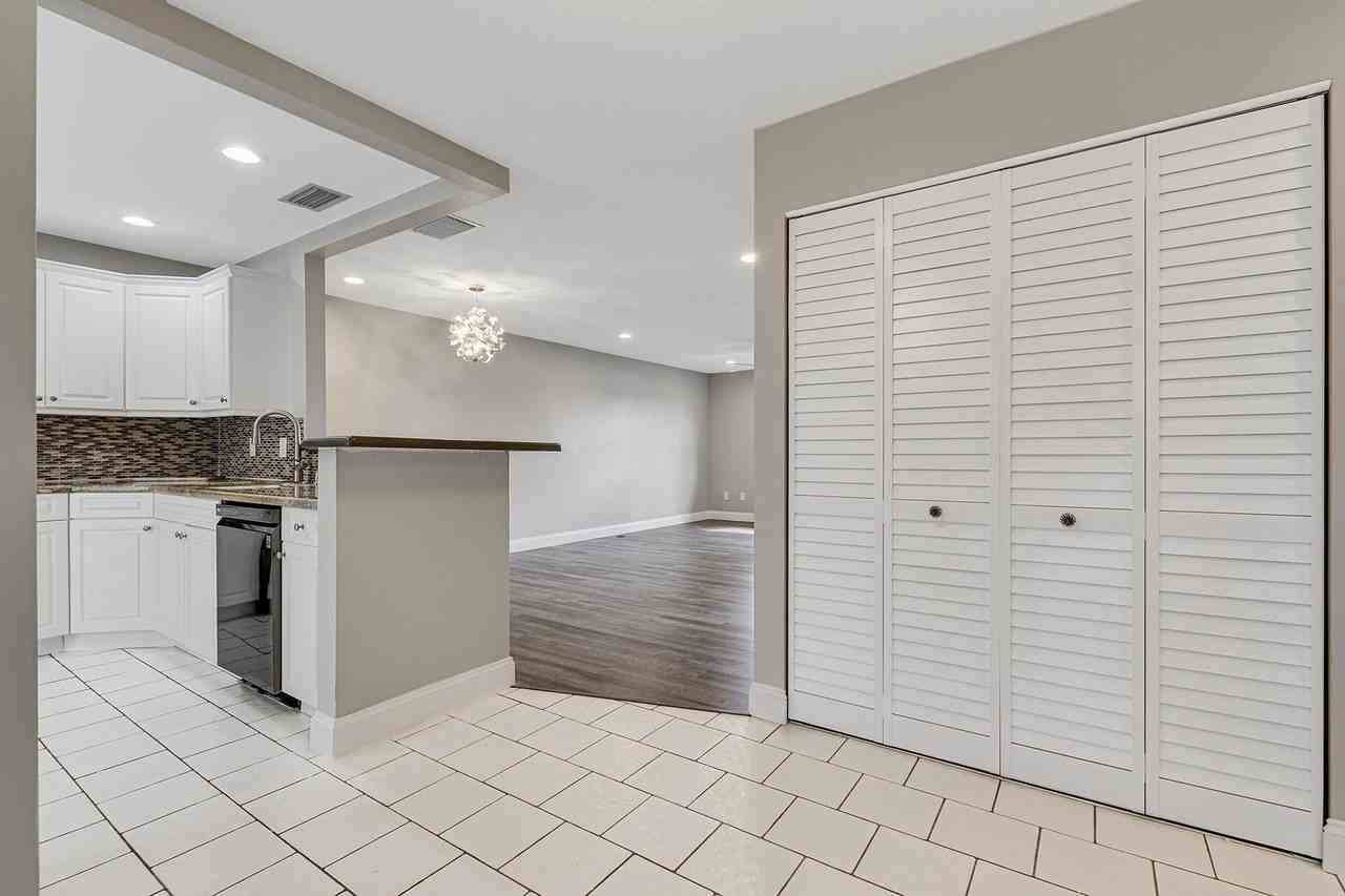 423 Narrowleaf Ct - Photo 7 of 26