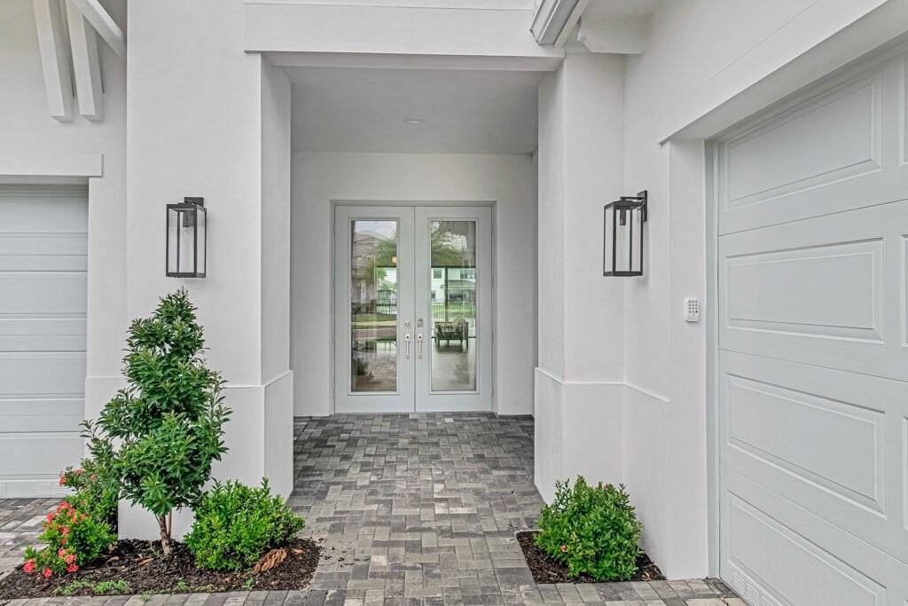 10018 Skyloft St - Photo 4 of 50