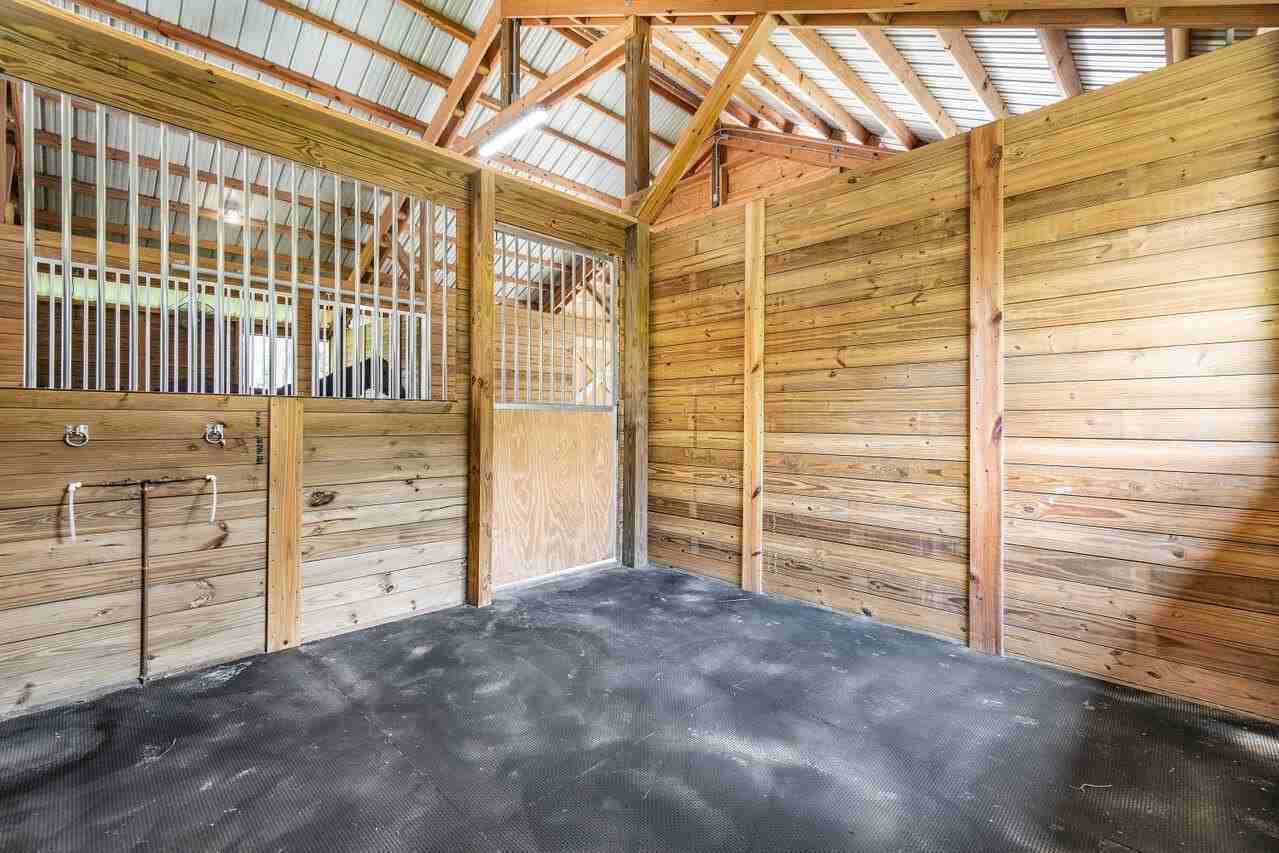 1835 Stallion Dr - Photo 5 of 35