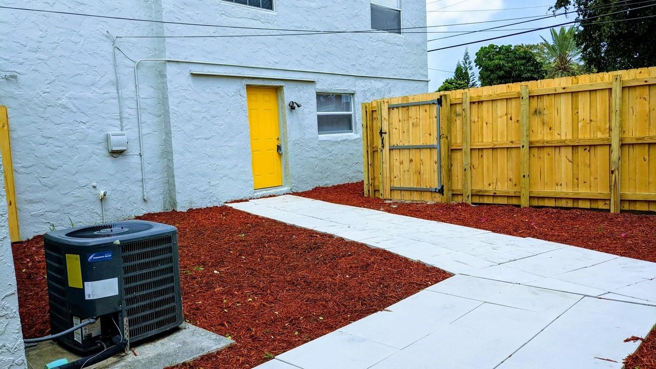 1945 Liberty St #1 - Photo 3 of 29