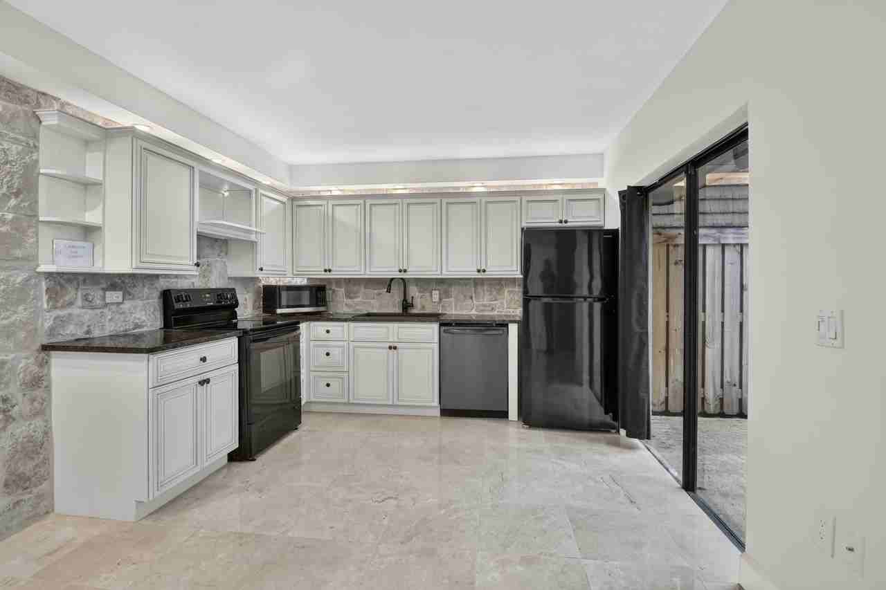 2427 24th Ln - Photo 7 of 38