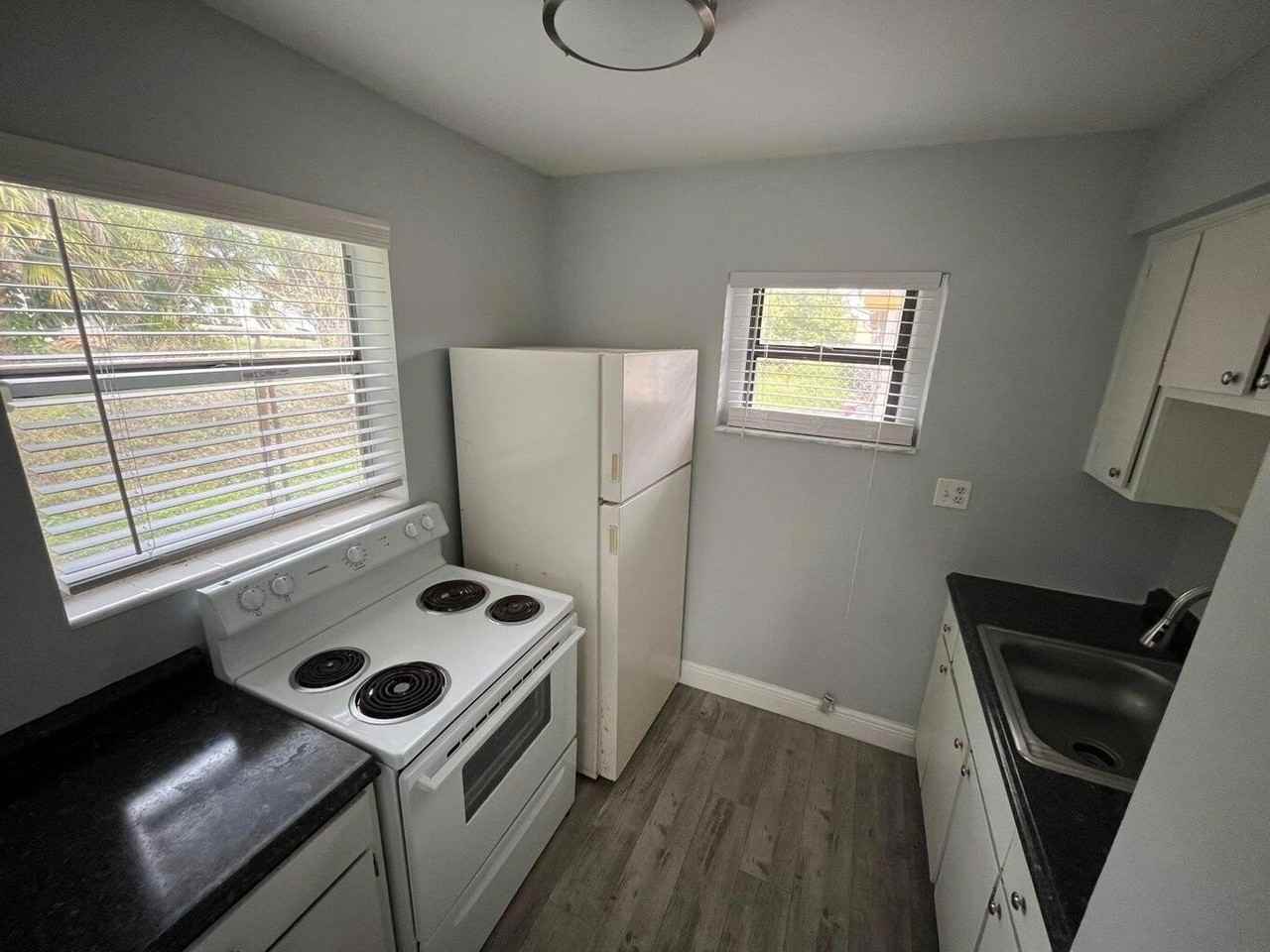 1150 W Blue Heron Blvd #7 - Photo 5 of 5