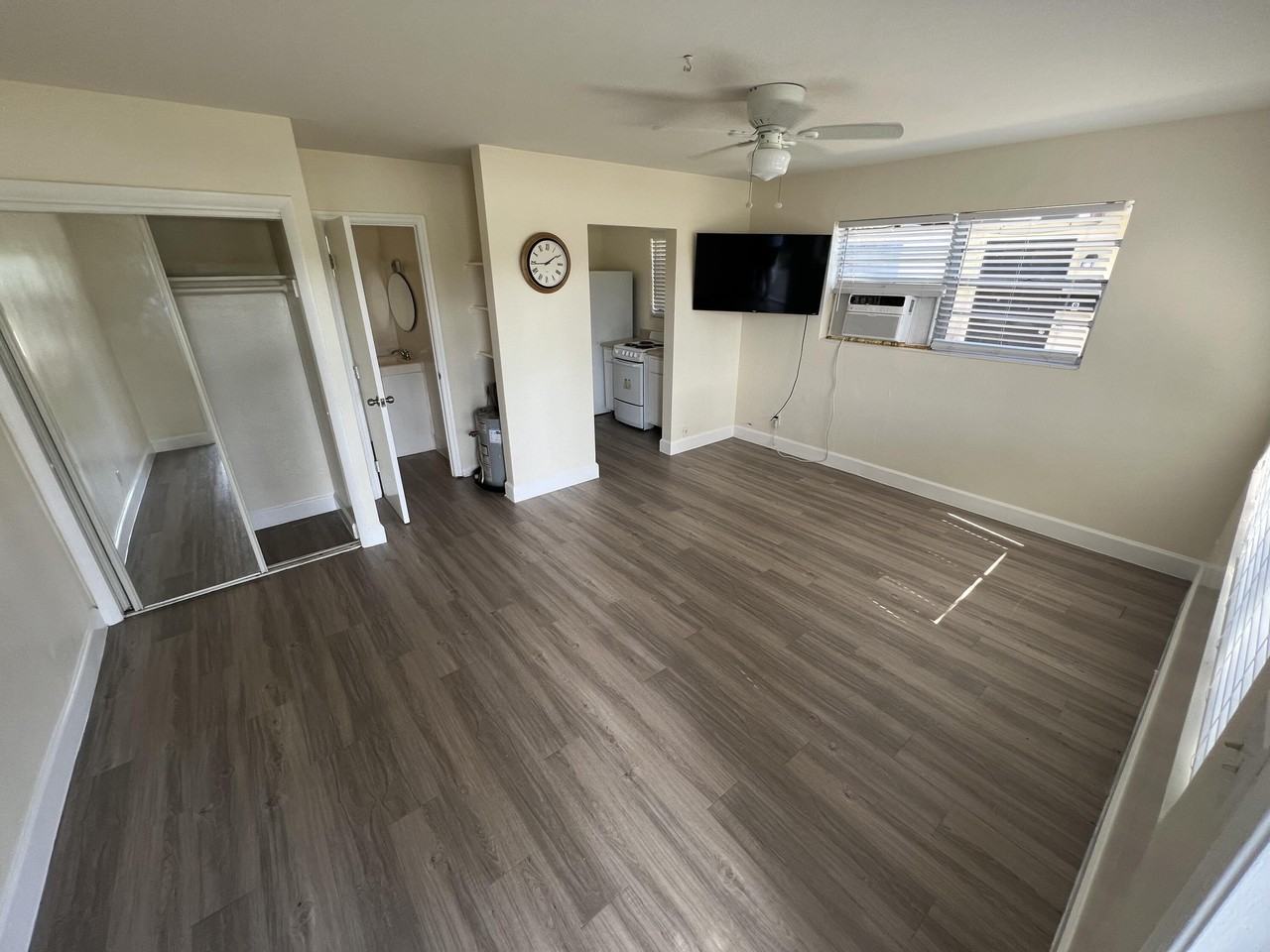 1150 W Blue Heron Blvd #6 - Photo 3 of 6