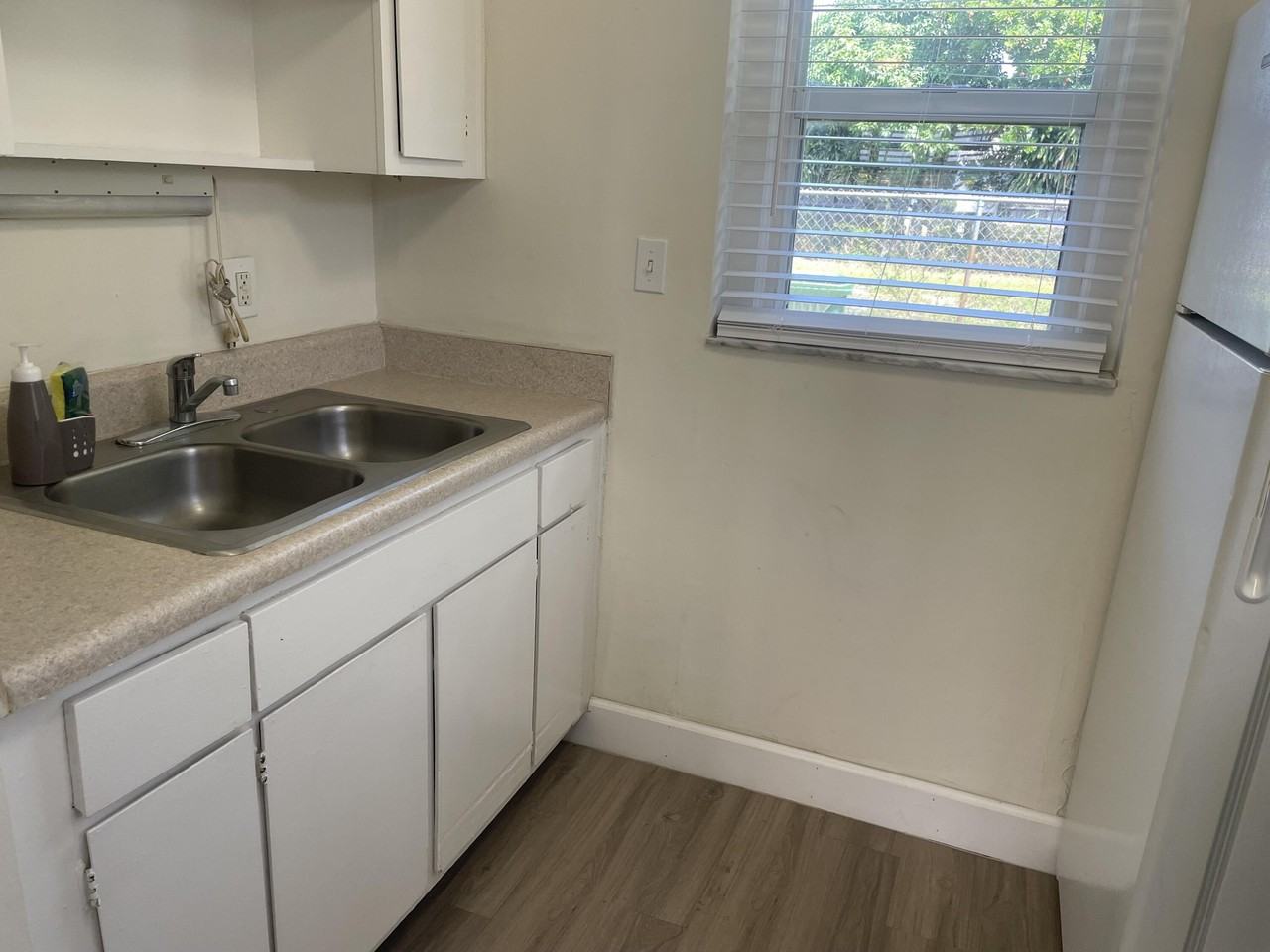 1150 W Blue Heron Blvd #6 - Photo 4 of 6