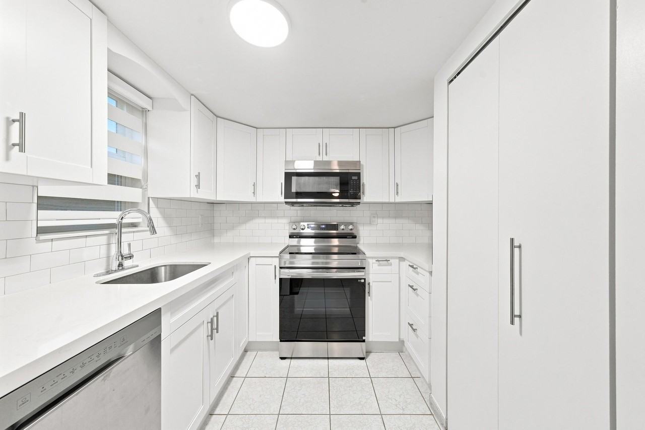 2217 W 69th St #2217A - Photo 7 of 21