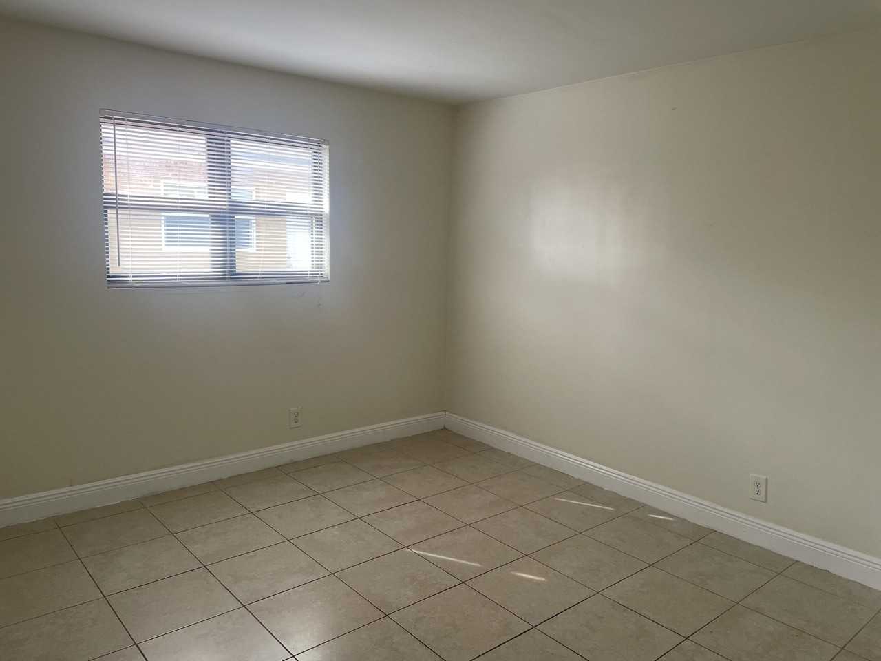 2830 Avenue S #D1 - Photo 3 of 5