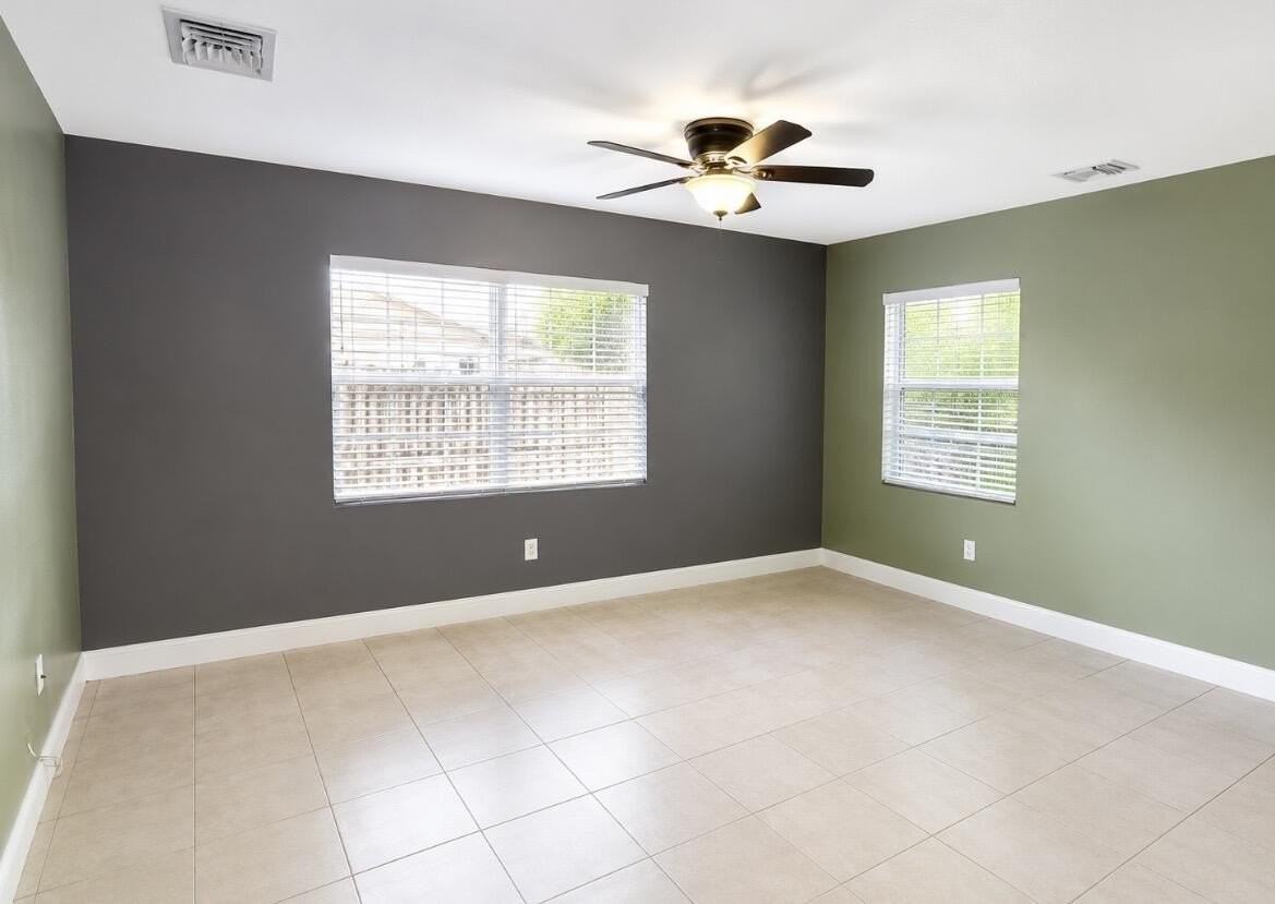 712 Ne 3rd Ave - Photo 3 of 11