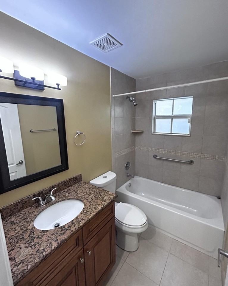712 Ne 3rd Ave - Photo 5 of 11