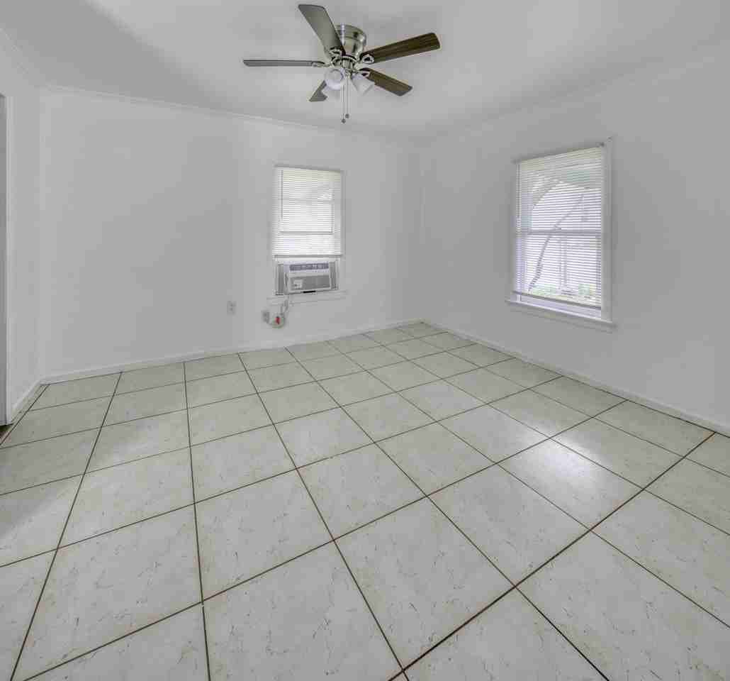 531 N B St - Photo 4 of 14