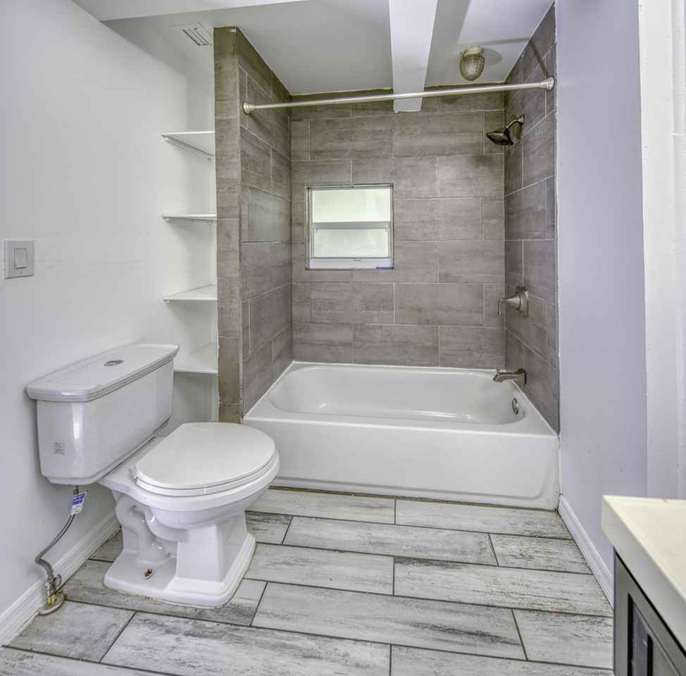 531 N B St - Photo 5 of 14