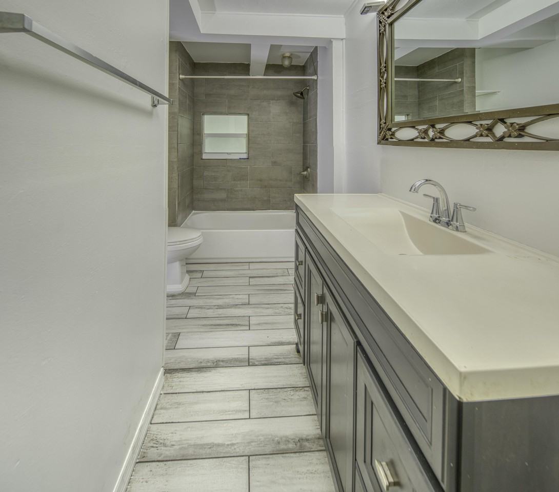 531 N B St - Photo 6 of 14