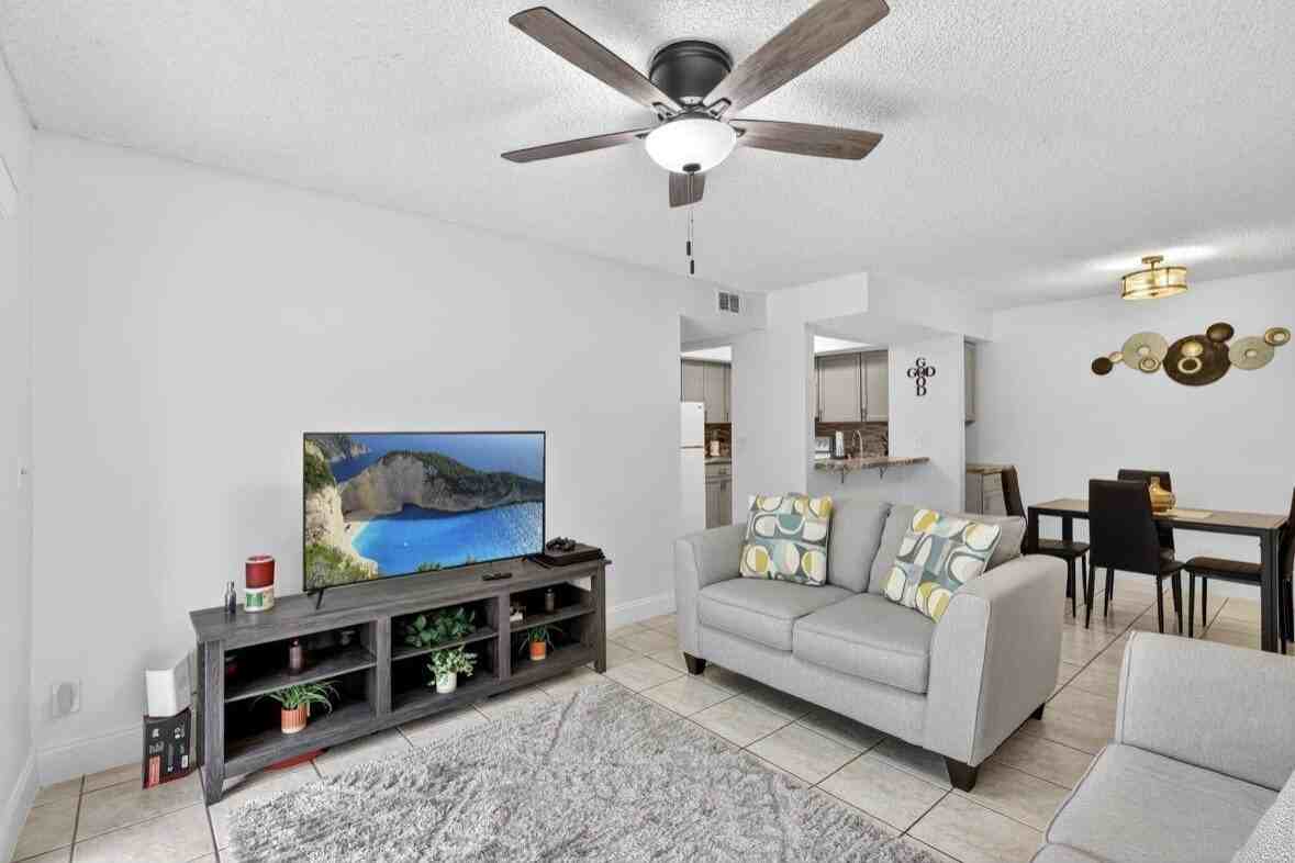 1548 Se Royal Green Cir #206 - Photo 2 of 7