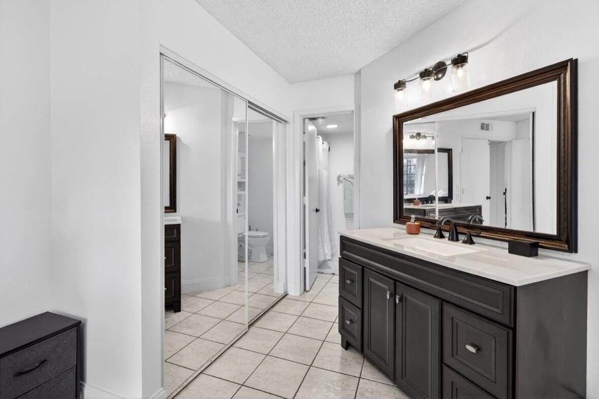 1548 Se Royal Green Cir #206 - Photo 3 of 7