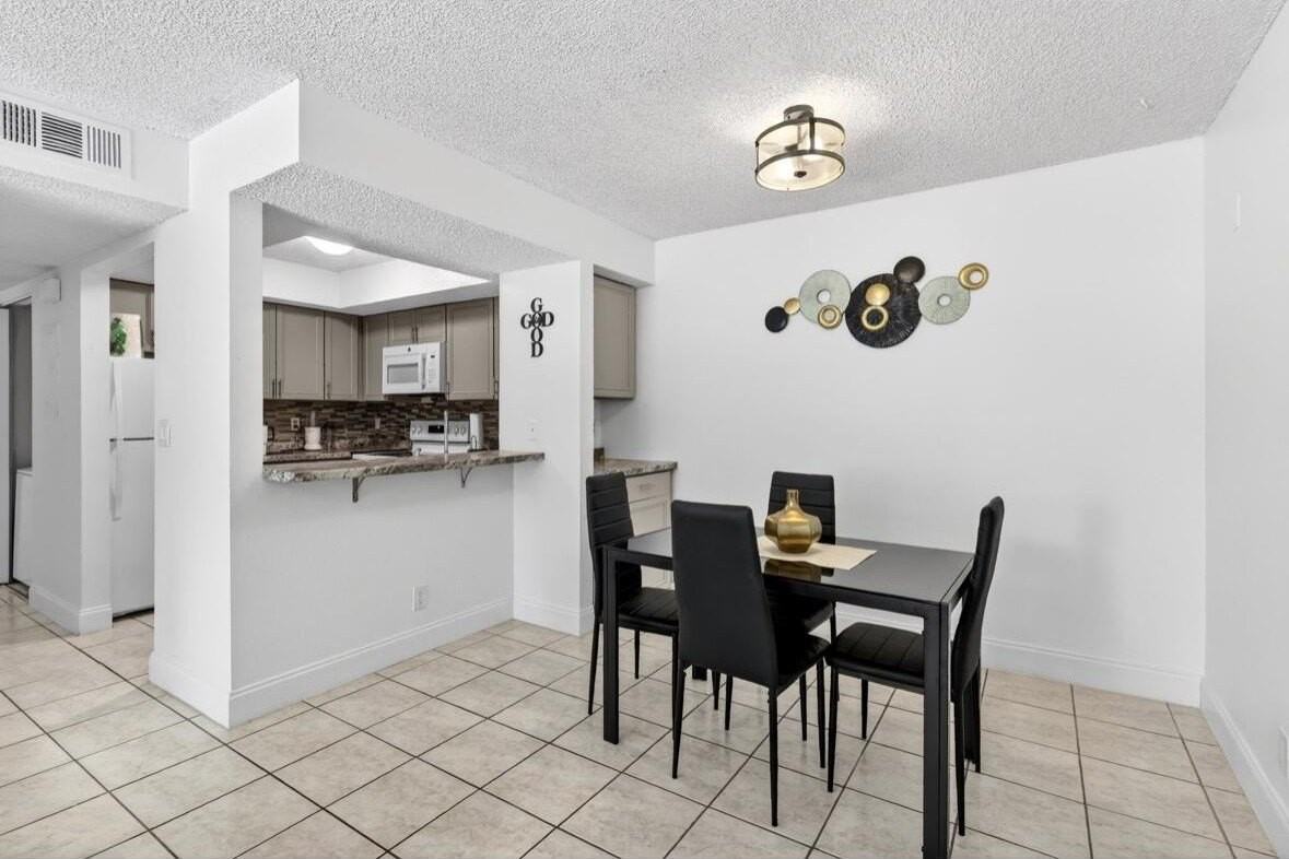 1548 Se Royal Green Cir #206 - Photo 4 of 7
