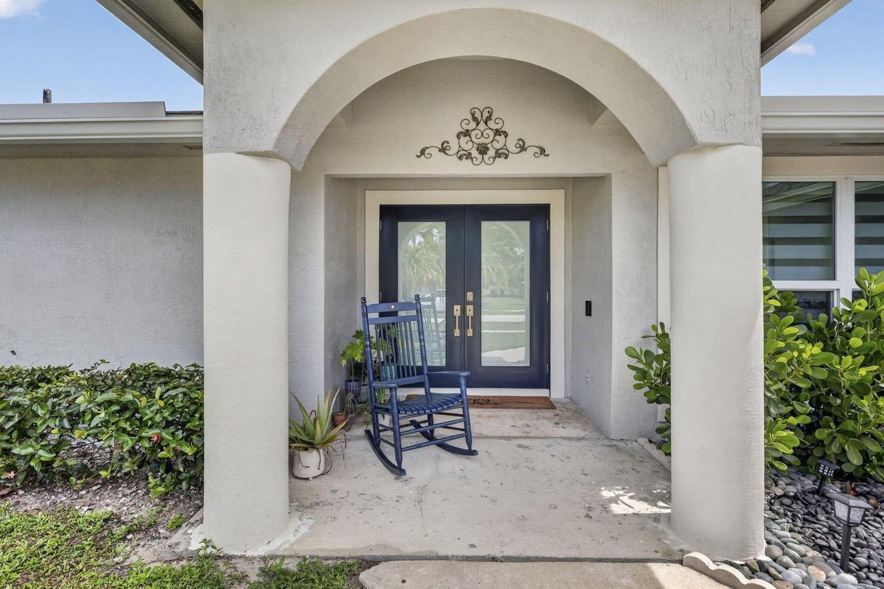 1390 Pine Valley Dr - Photo 3 of 39