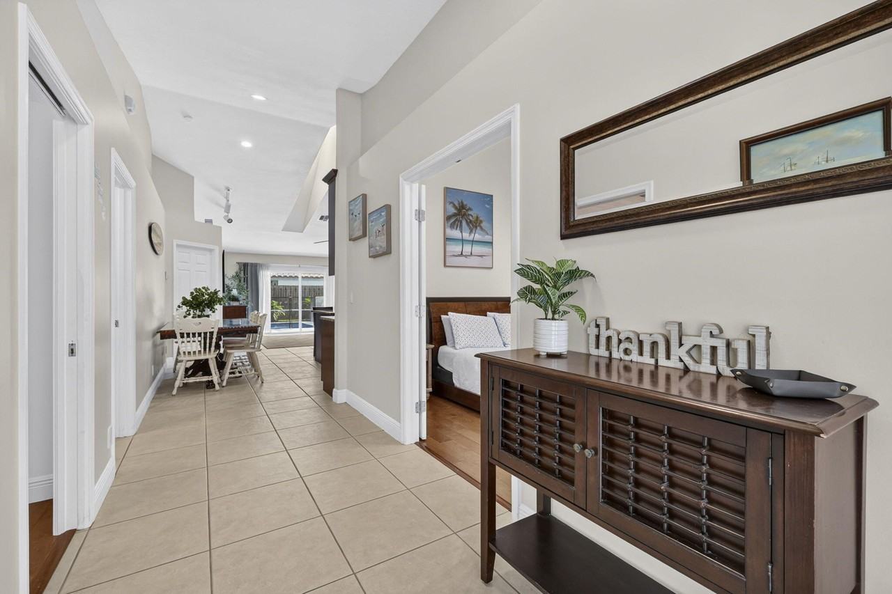 1204 Mulberry Pl - Photo 4 of 50