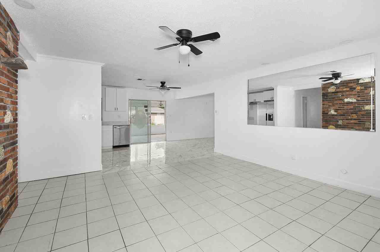 325 Nw Rebecca Ave - Photo 3 of 29